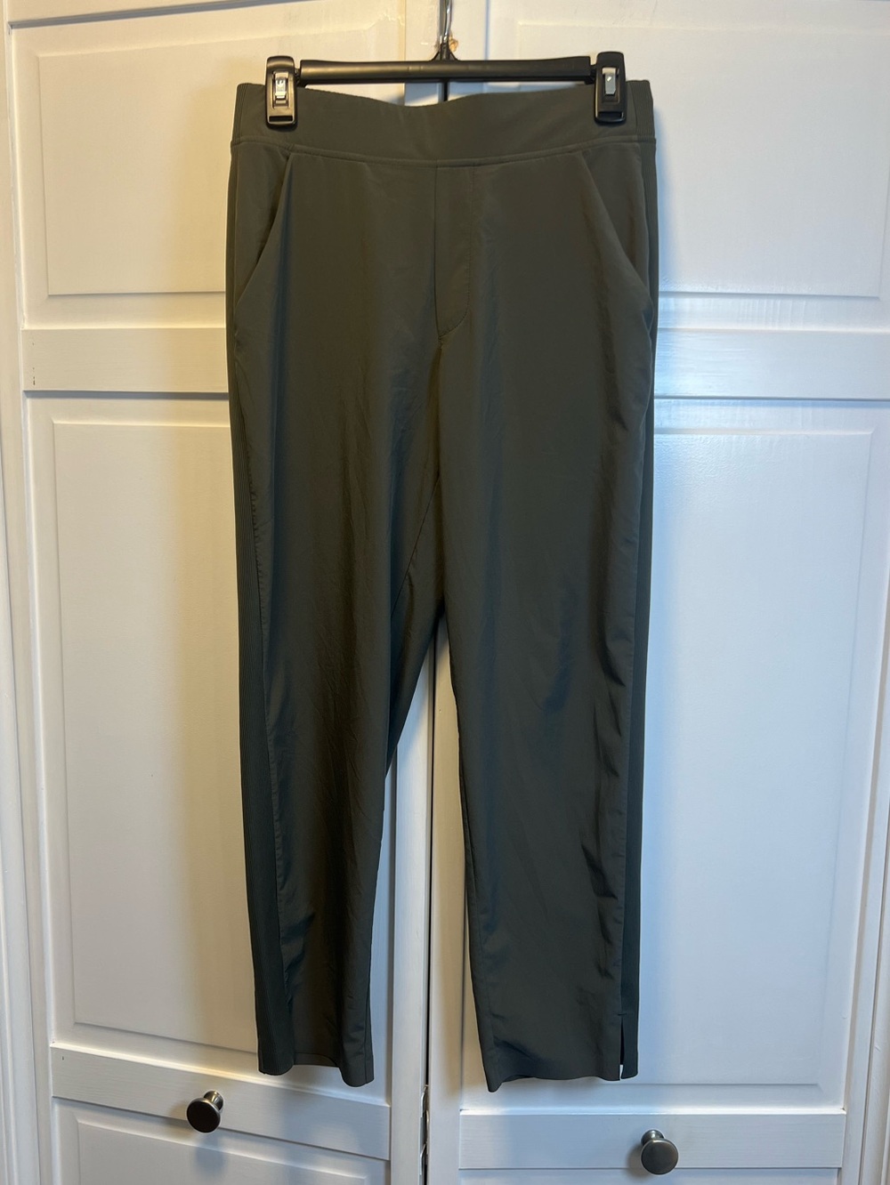 Athleta Women’s Brooklyn Ankle Pants Size 4/P Color Green
